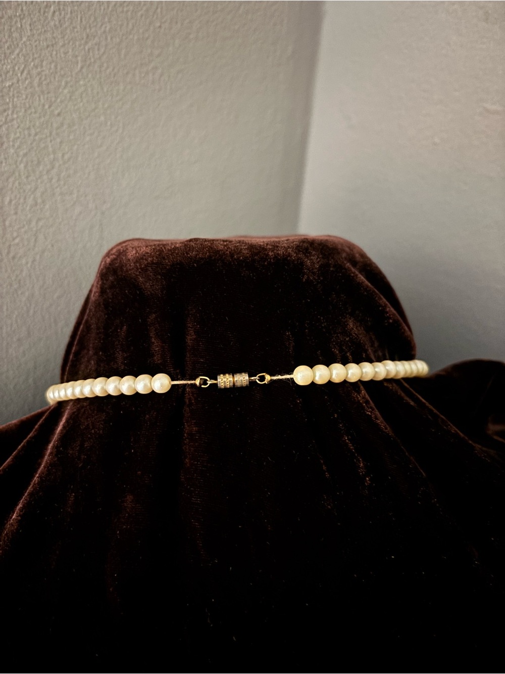 Vintage Classic Pearl Strand Necklace - Cream Pearls - Picture 4 of 13
